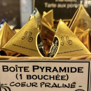 Boîte pyramide avec coeur praliné lait - sans gluten
