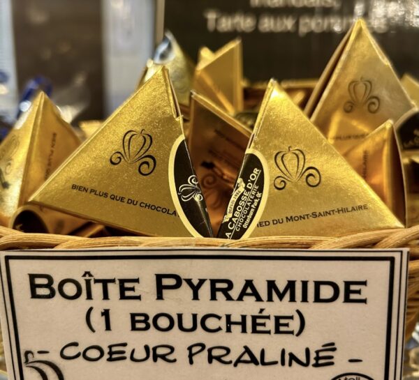 Boîte pyramide avec coeur praliné lait - sans gluten